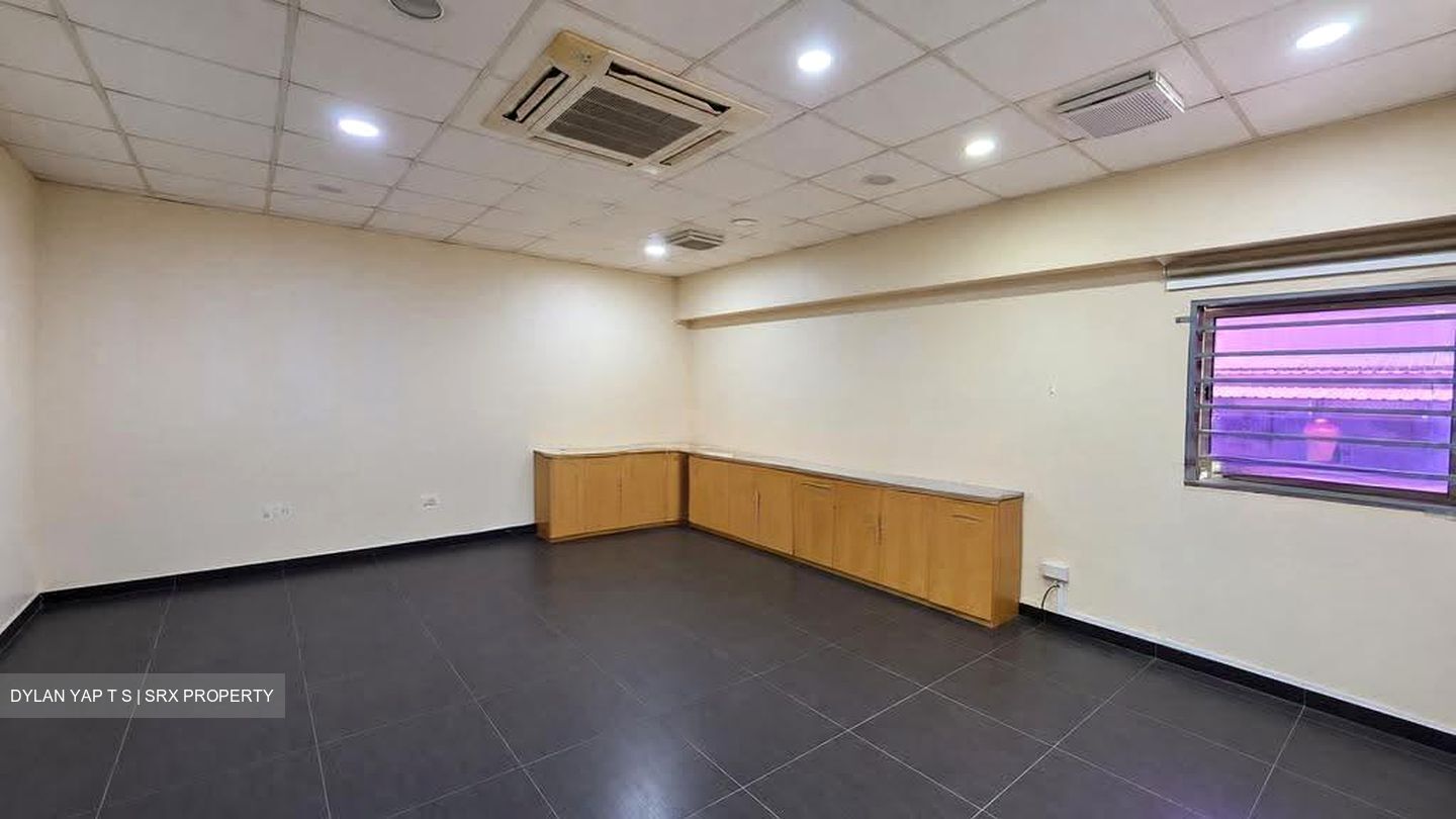 T5 @ Tampines (D18), Factory #632855571
